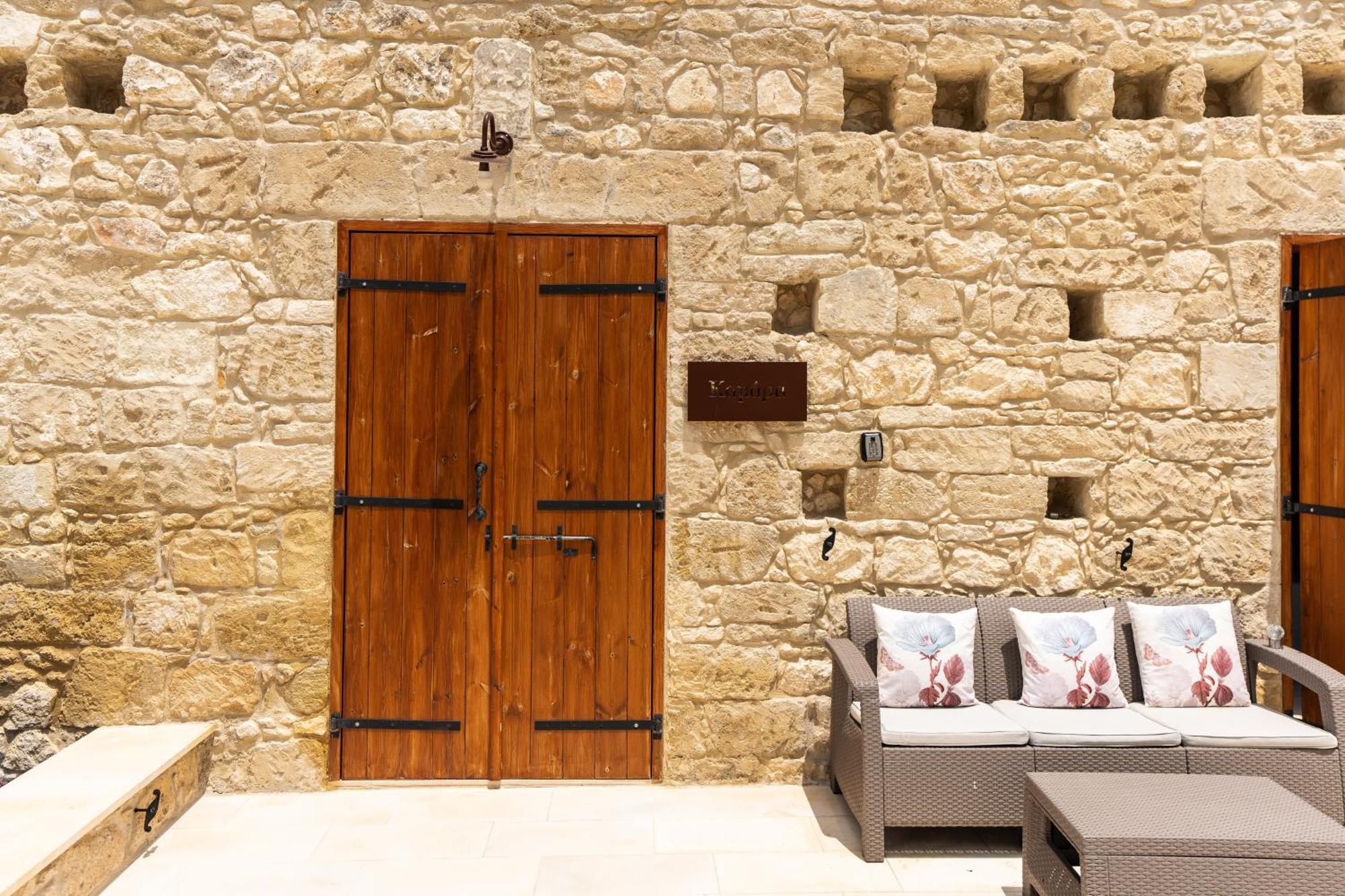 Harma Traditional Boutique Suites Paphos Pokoj fotografie