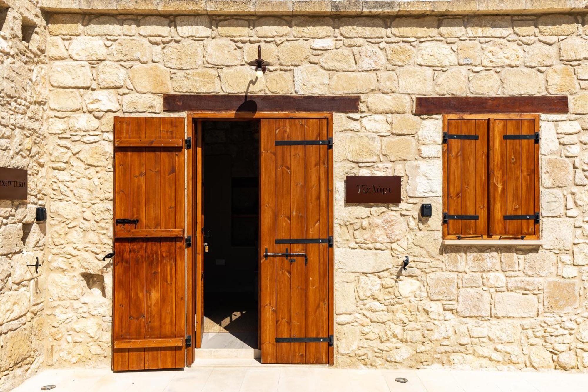 Harma Traditional Boutique Suites Paphos Pokoj fotografie