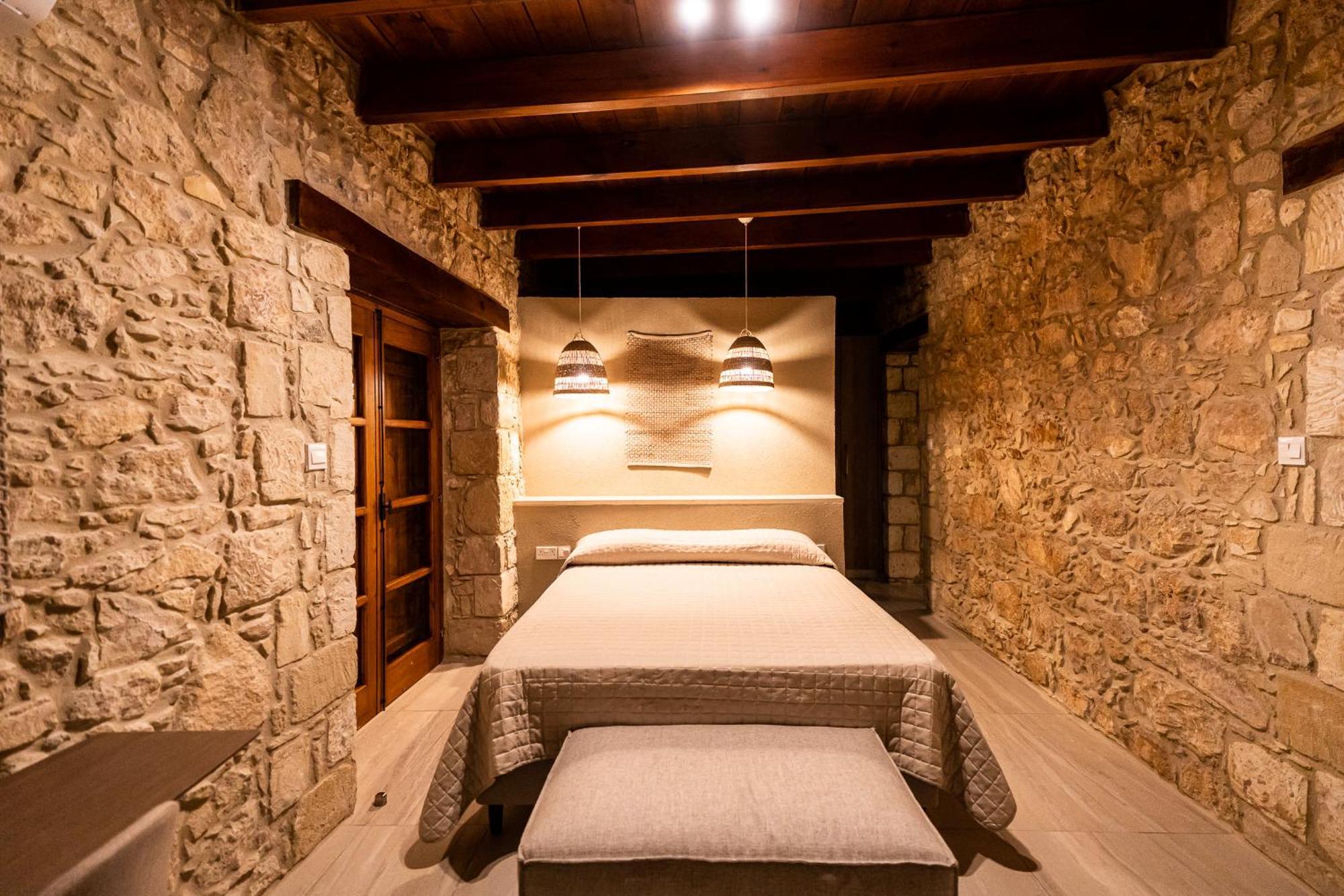 Harma Traditional Boutique Suites Paphos Pokoj fotografie