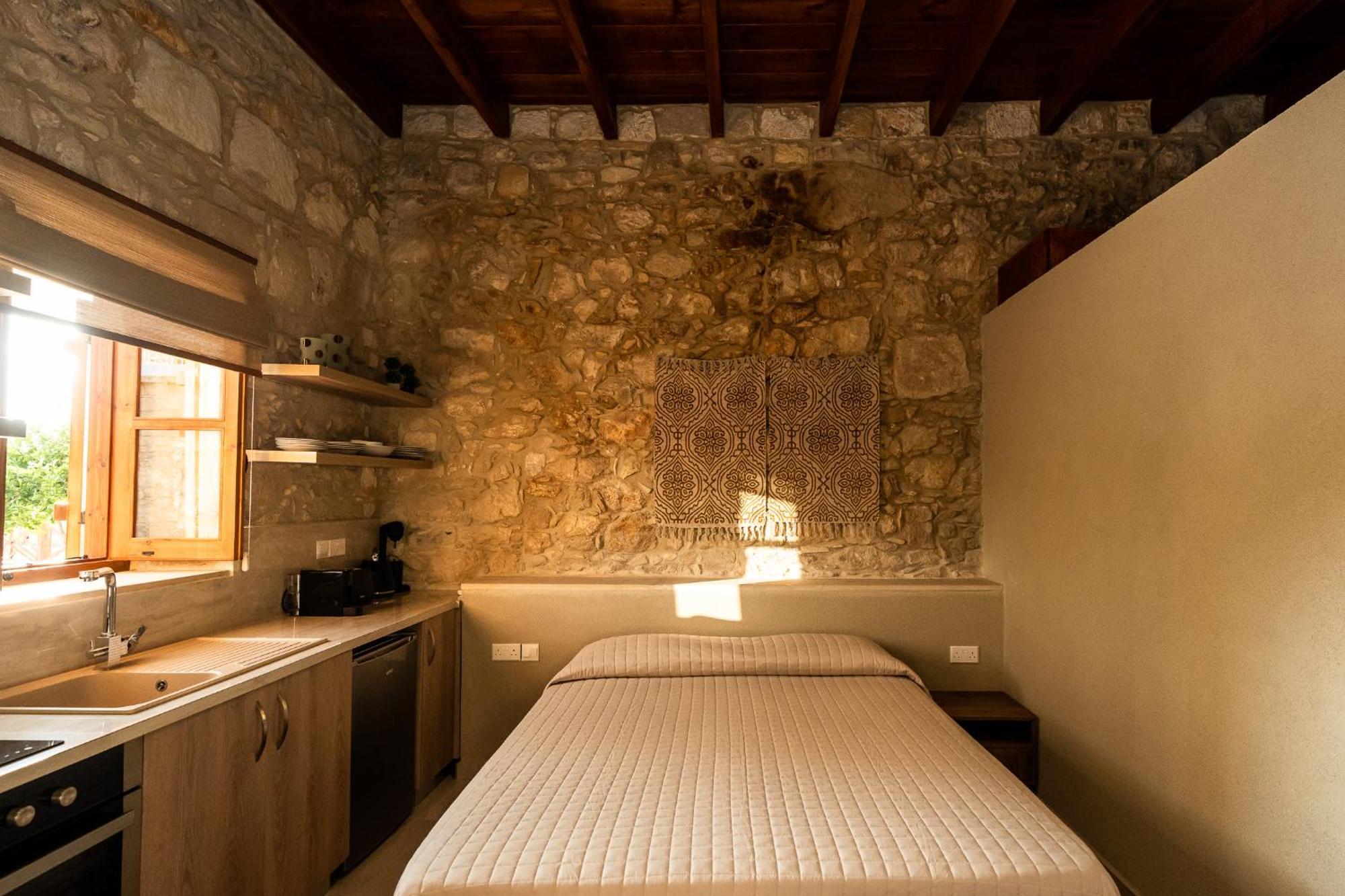 Harma Traditional Boutique Suites Paphos Pokoj fotografie
