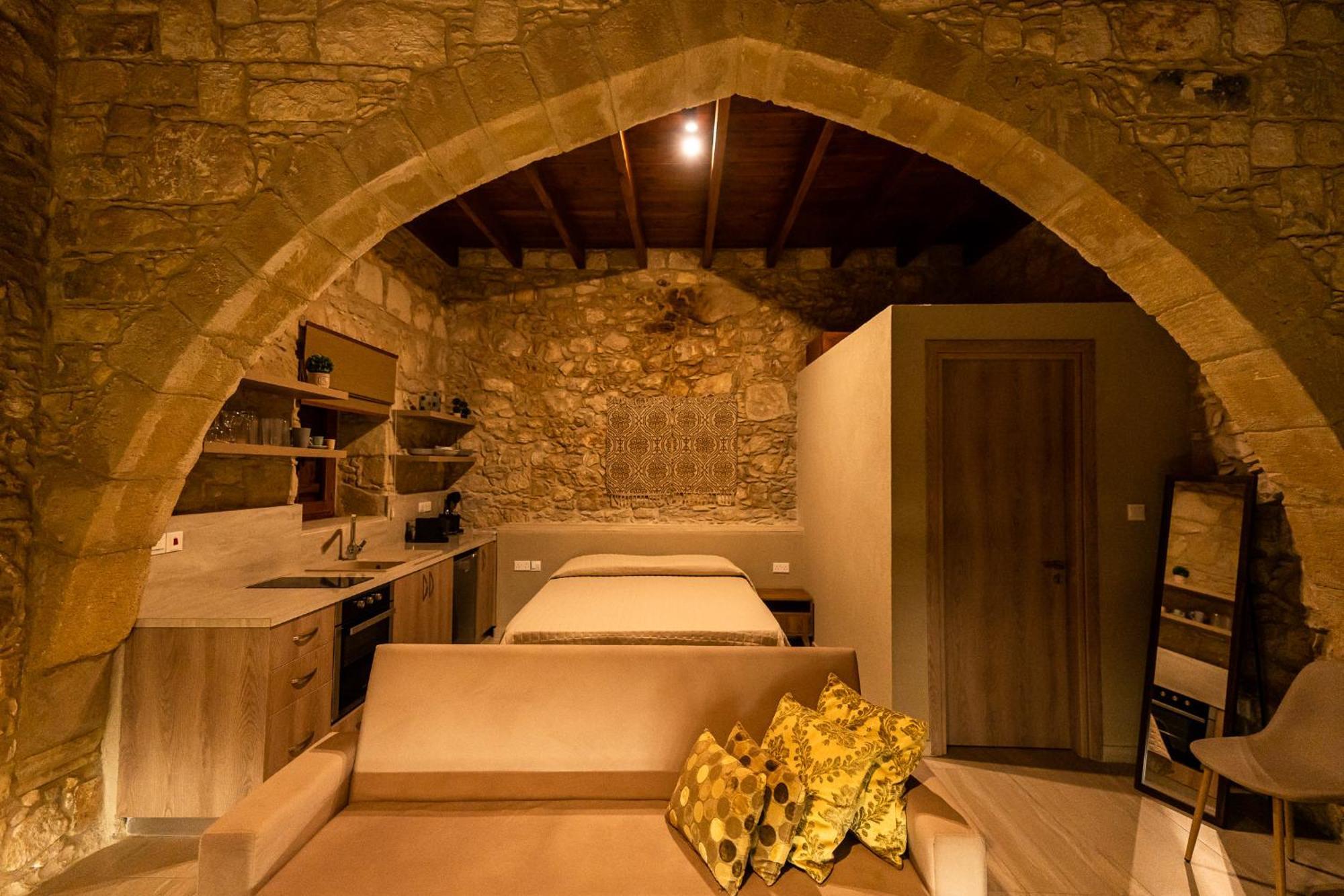 Harma Traditional Boutique Suites Paphos Pokoj fotografie