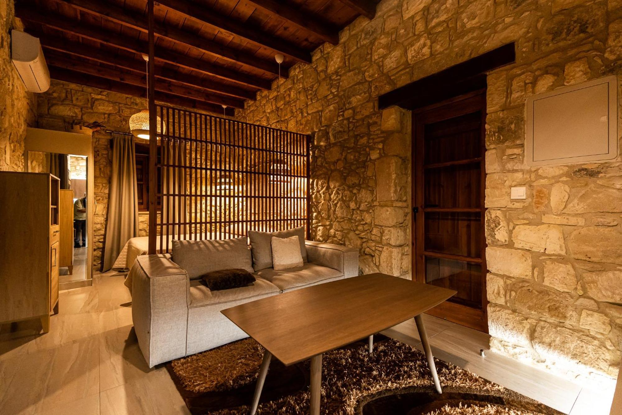 Harma Traditional Boutique Suites Paphos Pokoj fotografie