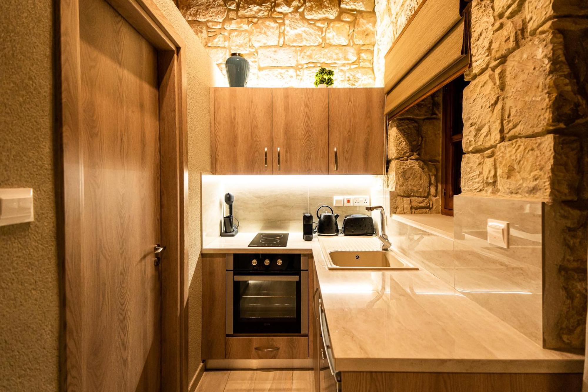 Harma Traditional Boutique Suites Paphos Pokoj fotografie
