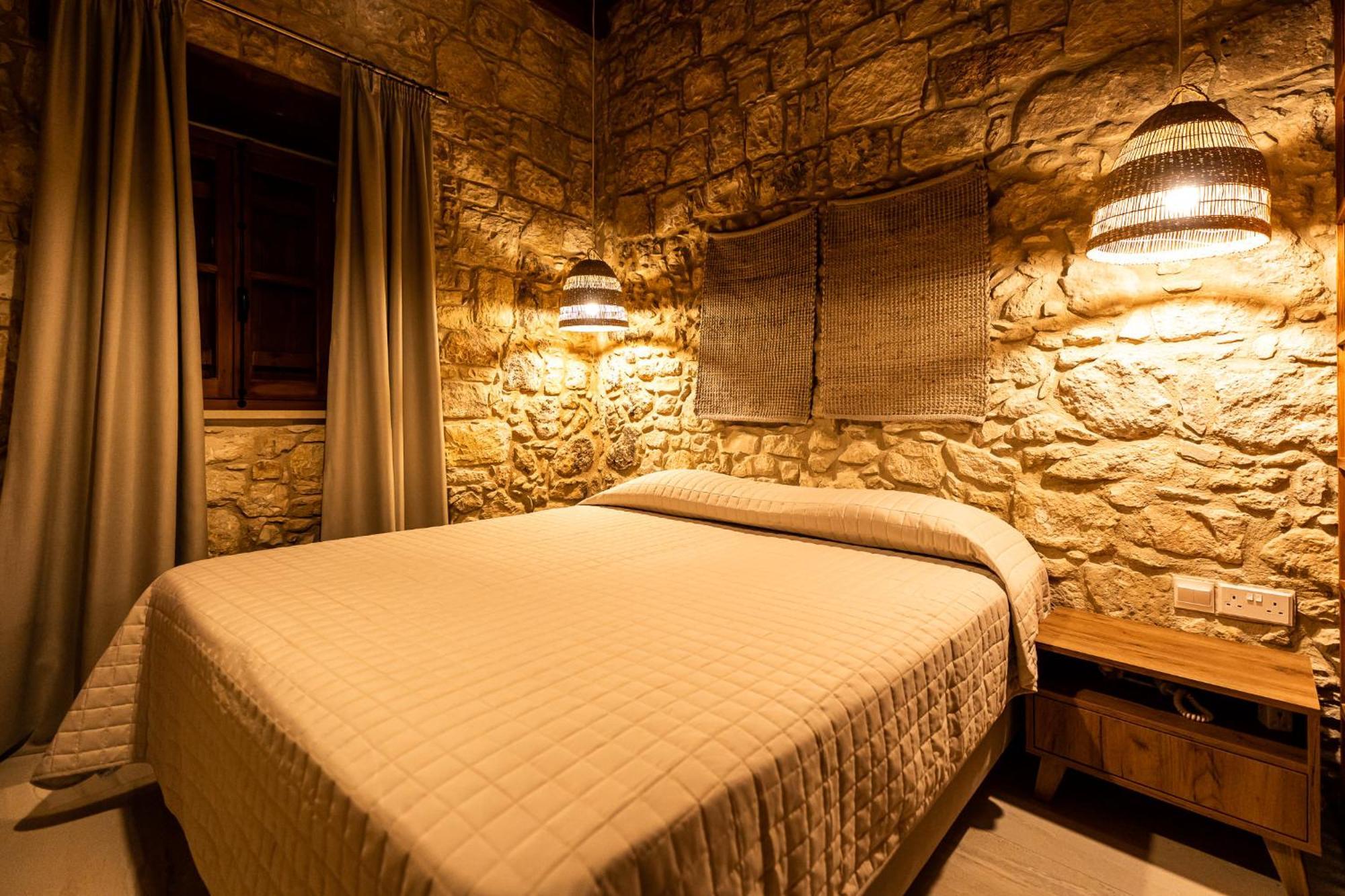 Harma Traditional Boutique Suites Paphos Pokoj fotografie